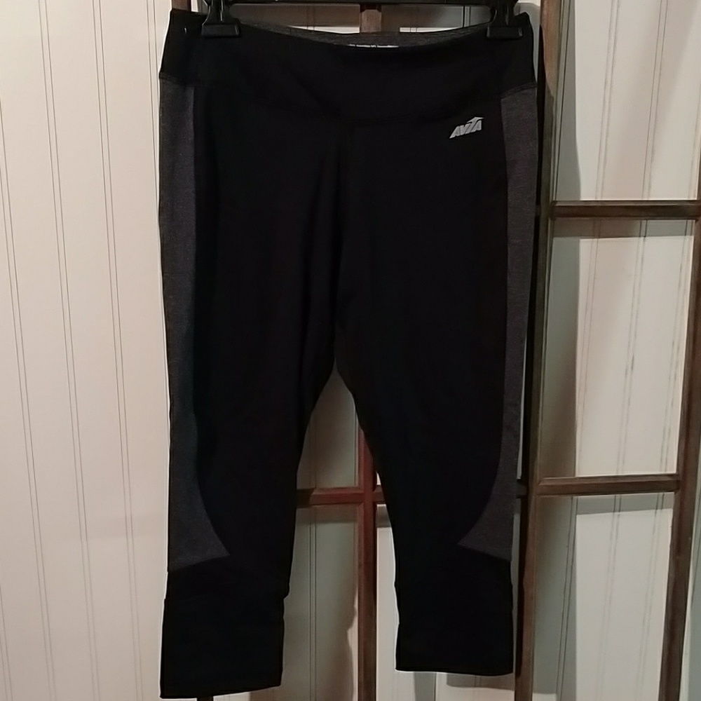 Avia capri workout leggings